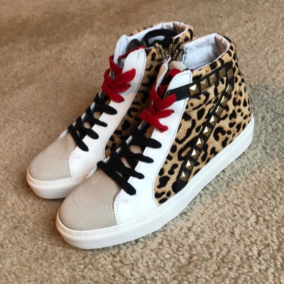 Steve Madden Tracey leopard gold stud sneaker size 8 and 7 white black red shoe - Picture 2 of 10